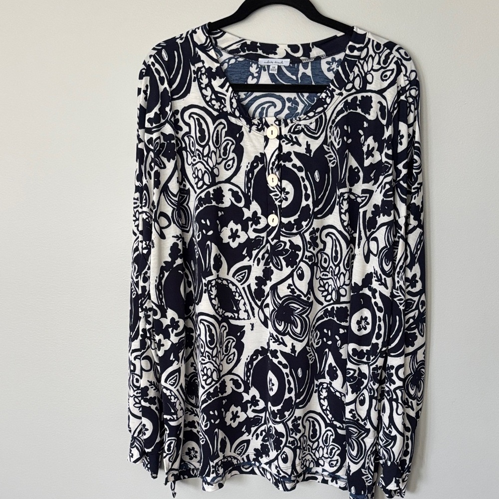 white birch Black and White Paisley Henley Long Blouse Never worn.